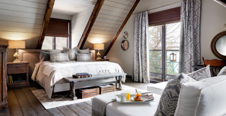bedroom-attic-white-and-wood